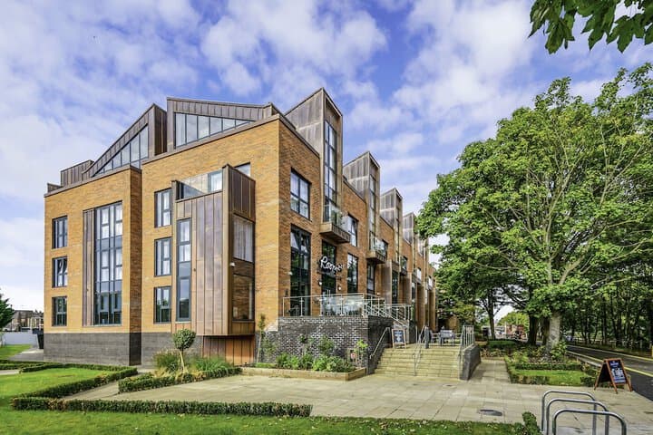 Roomzzz York City Image 2