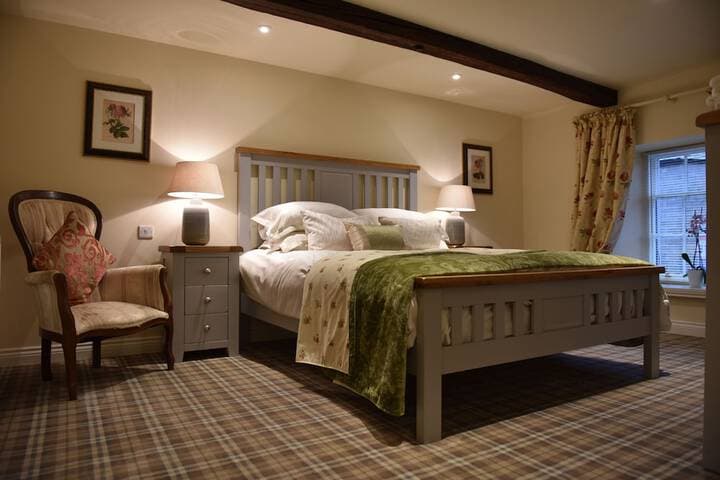 The Moon Inn at Stoney Middleton Image 8