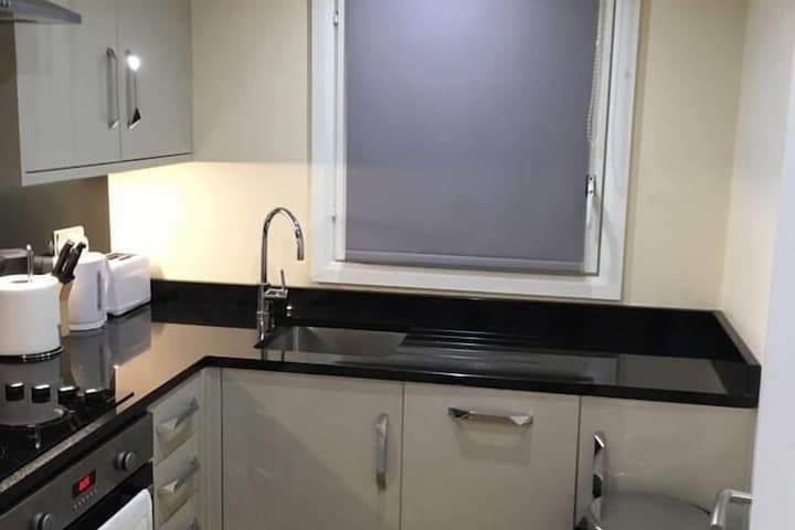 North Crescent Image 4