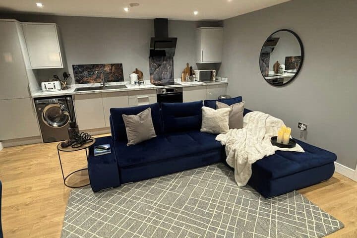 Sheffield-apartment-sleeps4-parking-hottub Image 9