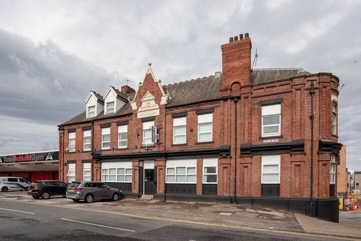 Dusties Hotel Image 2