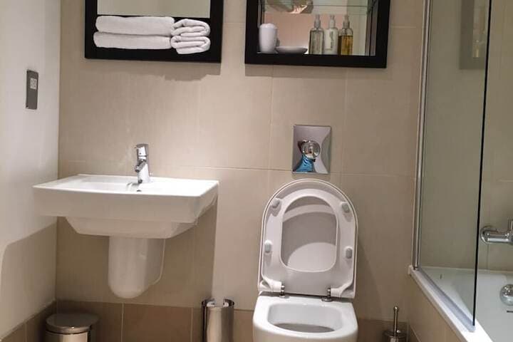 Ch &  bro properties Ltd Image 10