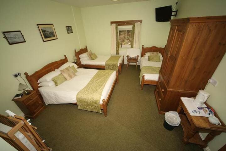 Ladybower Inn Image 12