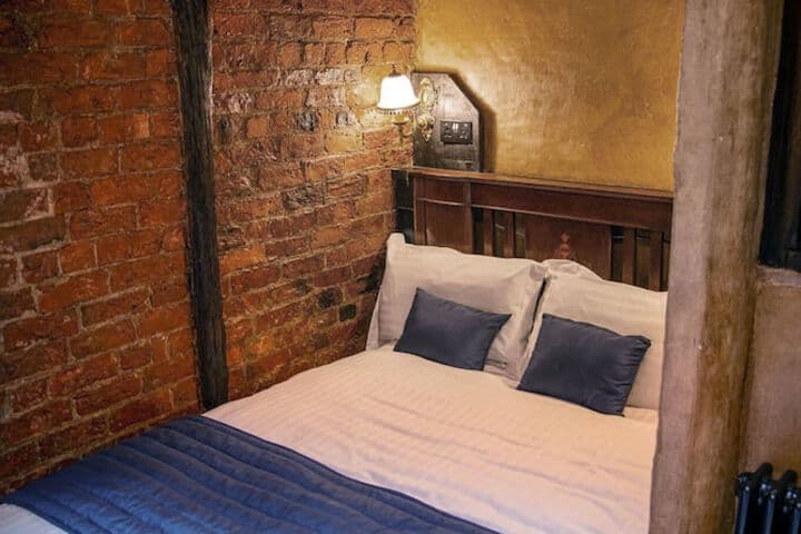 Hocus Pocus Tiny Hotel Image 9