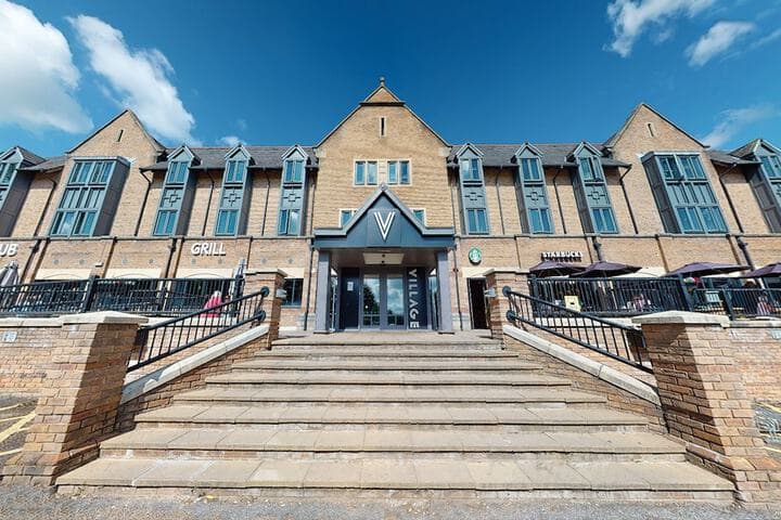 Village Hotel Leeds North Image 2