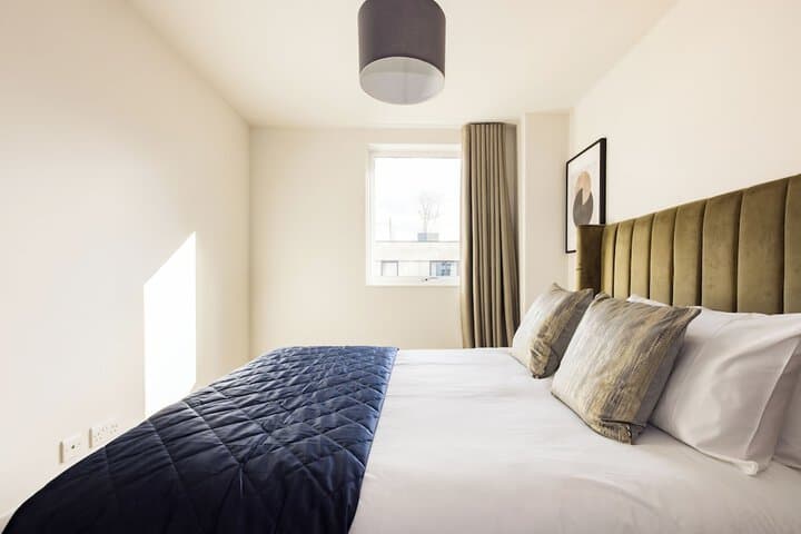 Leeds Centre by Charles Hope Image 5