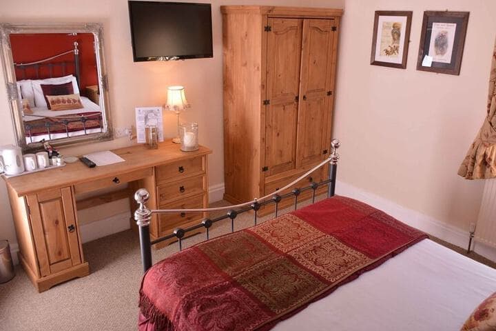 The Rose and Crown Image 11