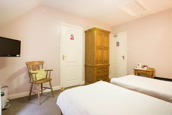 Ladybower Inn Image 9