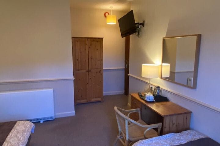 Queens Ground Image 6