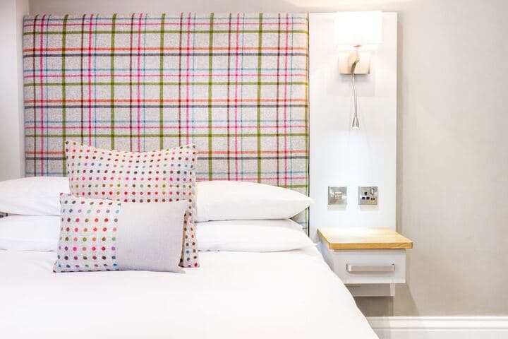 White Hart Hotel &  Apartments Image 3