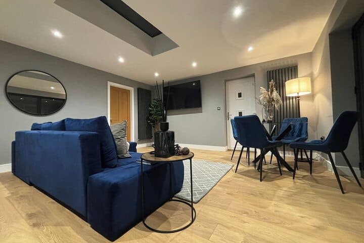 Sheffield-apartment-sleeps4-parking-hottub Image 8