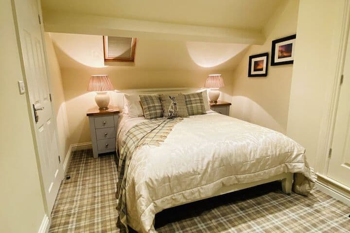 The Moon Inn at Stoney Middleton Image 3