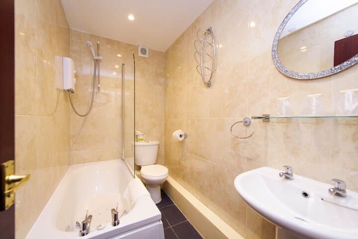 Delmont Hotel Image 6