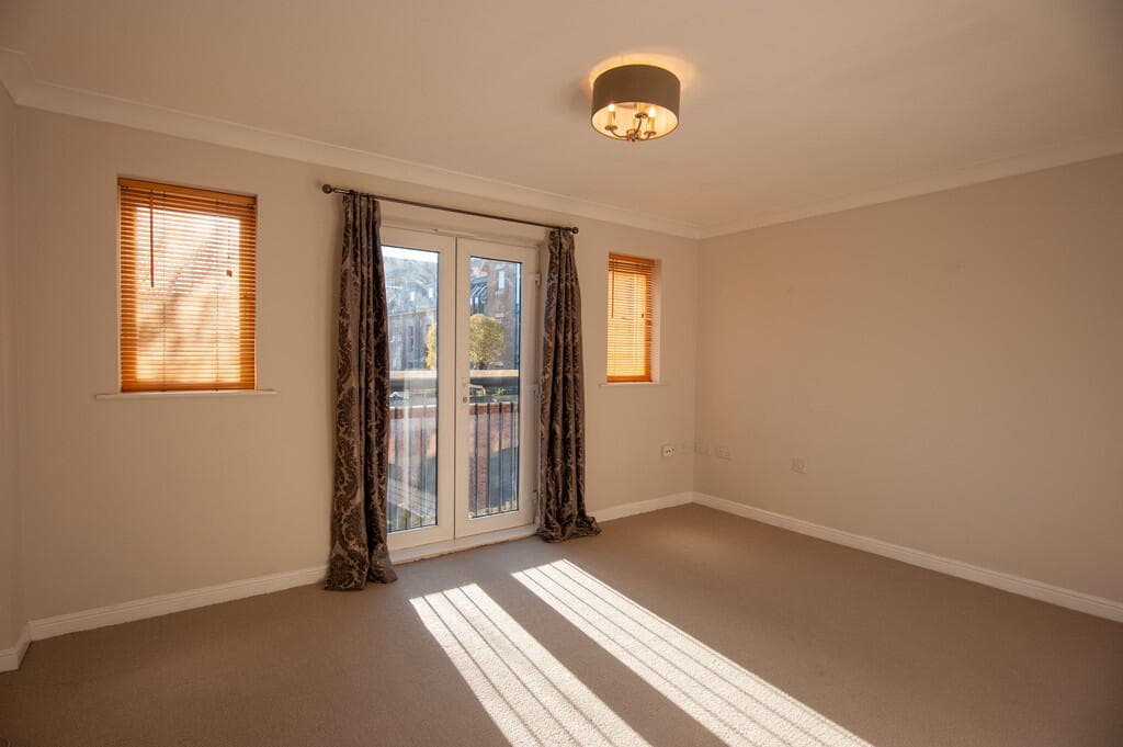 3 Bedroom Town House For Rent In Blue Bridge Lane, York, Yo10 Image 3