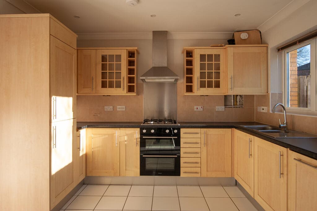 3 Bedroom Town House For Rent In Blue Bridge Lane, York, Yo10 Image 5