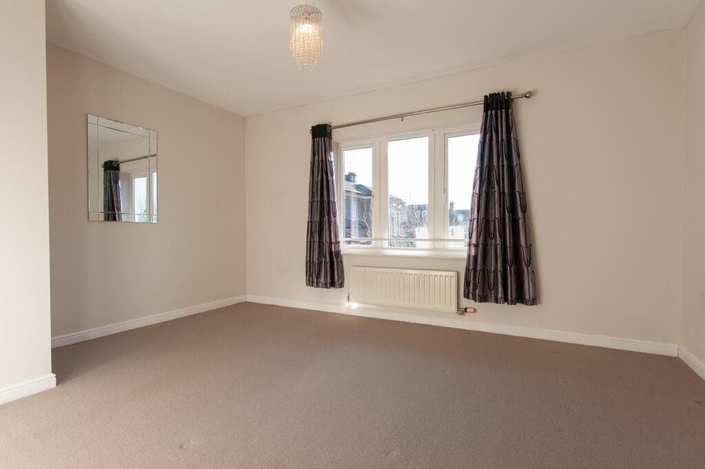 3 Bedroom Town House For Rent In Blue Bridge Lane, York, Yo10 Image 8