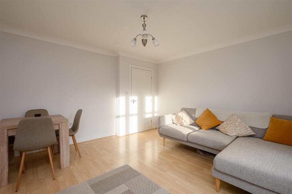 2 bedroom apartment for sale in Heworth Mews, York, YO31 7XX, YO31 Image 3