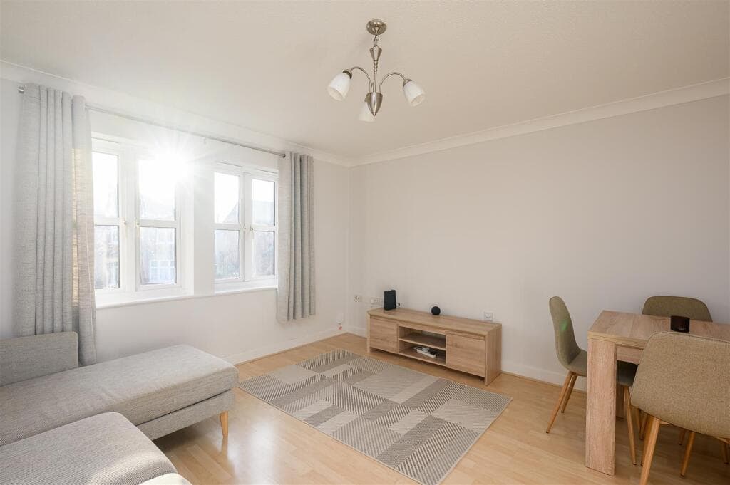 2 bedroom apartment for sale in Heworth Mews, York, YO31 7XX, YO31 Image 5