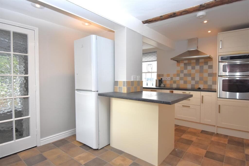 2 Bedroom Terraced House For Rent In Front Street, Acomb, York, Yo24 Image 4