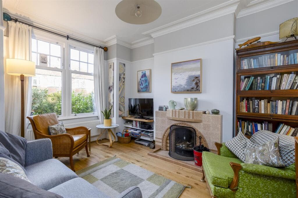 3 bedroom semi-detached house for sale in South Bank Avenue, York, YO23 Image 2