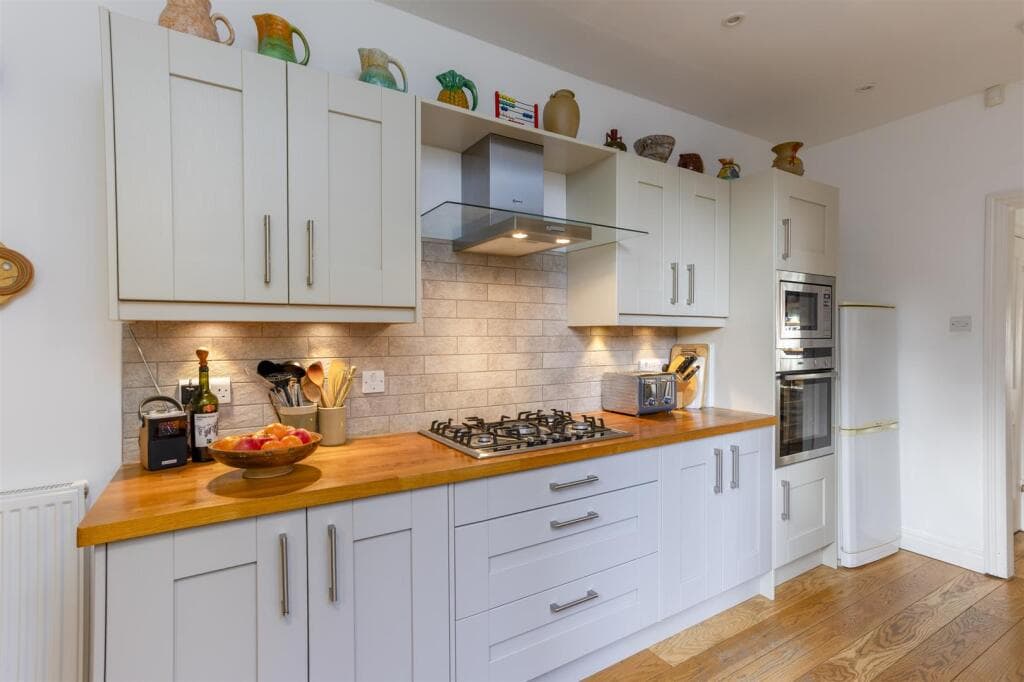 3 bedroom semi-detached house for sale in South Bank Avenue, York, YO23 Image 7