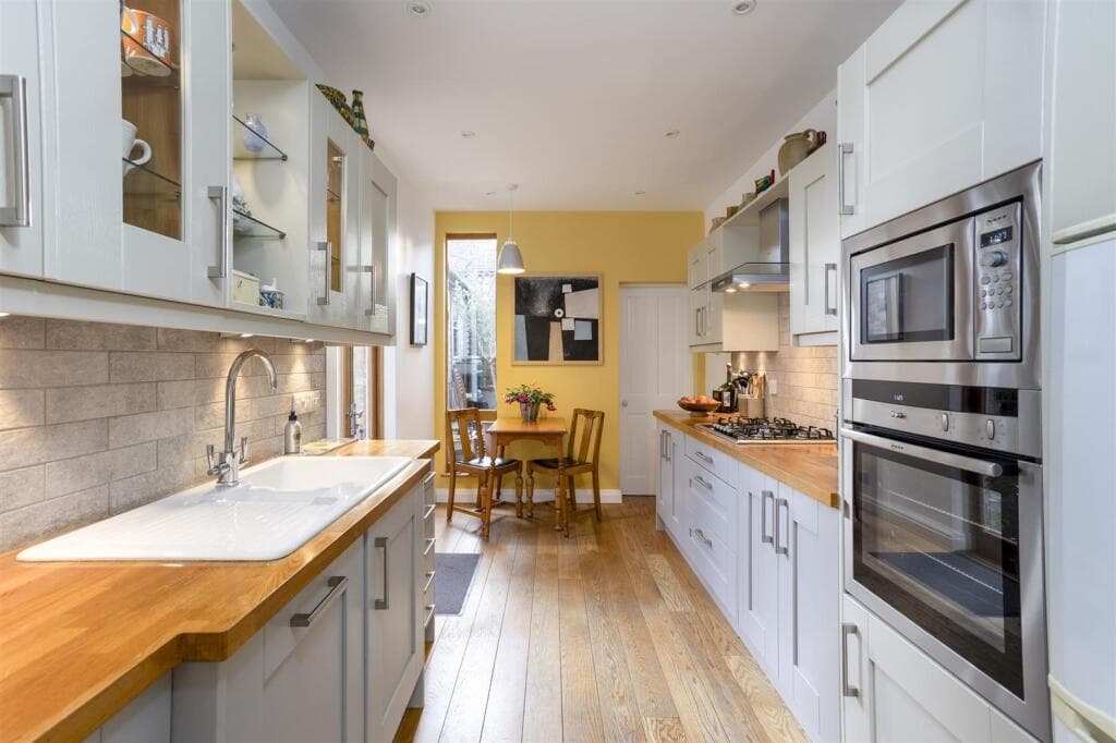 3 bedroom semi-detached house for sale in South Bank Avenue, York, YO23 Image 9