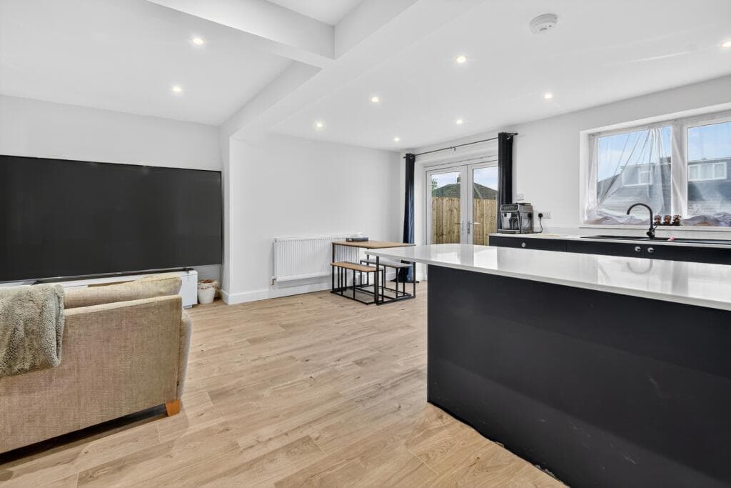 2 bedroom bungalow for sale in Kestrel Wood Way, Huntington, YO31 Image 2