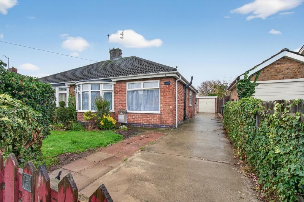 2 bedroom bungalow for sale in Kestrel Wood Way, Huntington, YO31 Image 12