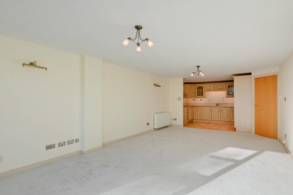 2 Bedroom Flat For Rent In Westgate Apartments, Leeman Road, York, Yo26 Image 2