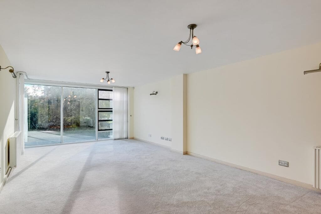 2 Bedroom Flat For Rent In Westgate Apartments, Leeman Road, York, Yo26 Image 3