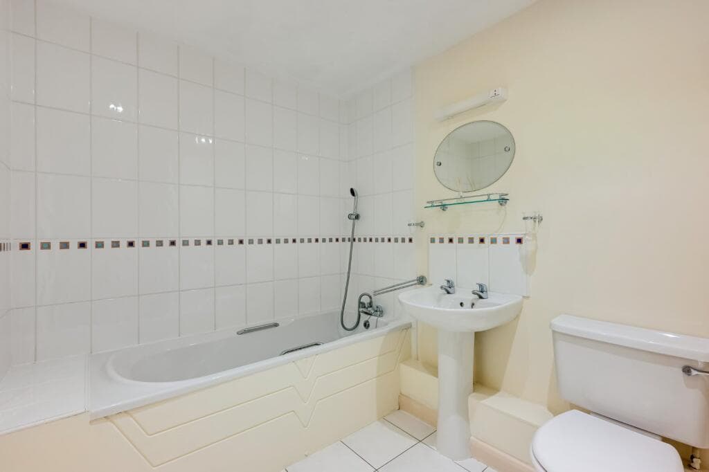 2 Bedroom Flat For Rent In Westgate Apartments, Leeman Road, York, Yo26 Image 8