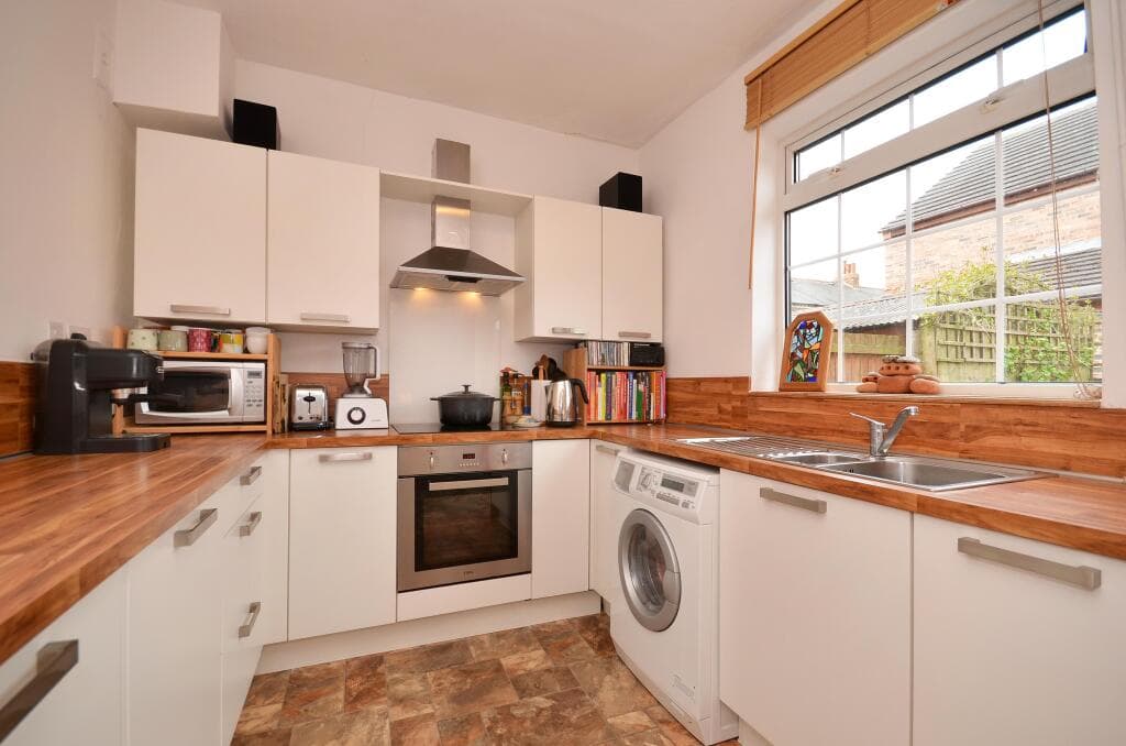 2 Bedroom Terraced House For Rent In Alma Grove, Fulford Road, York, Yo10 Image 4