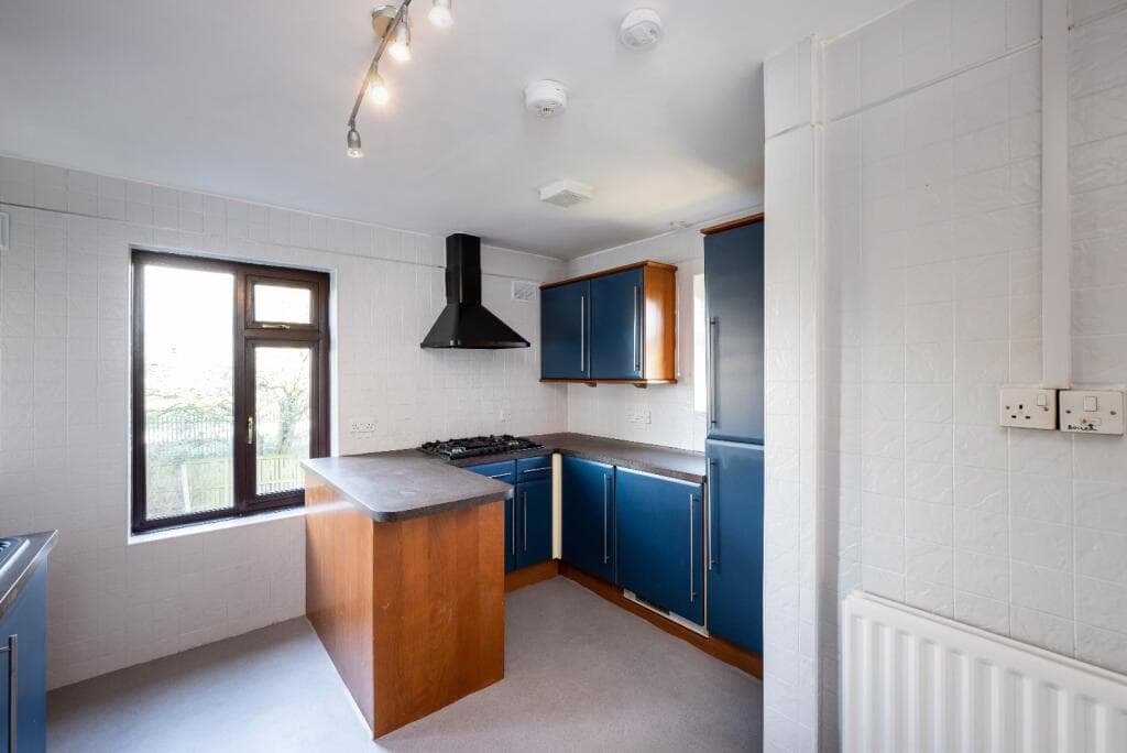 2 bedroom flat for rent in Wains Road, Dringhouses, York, YO24 Image 4