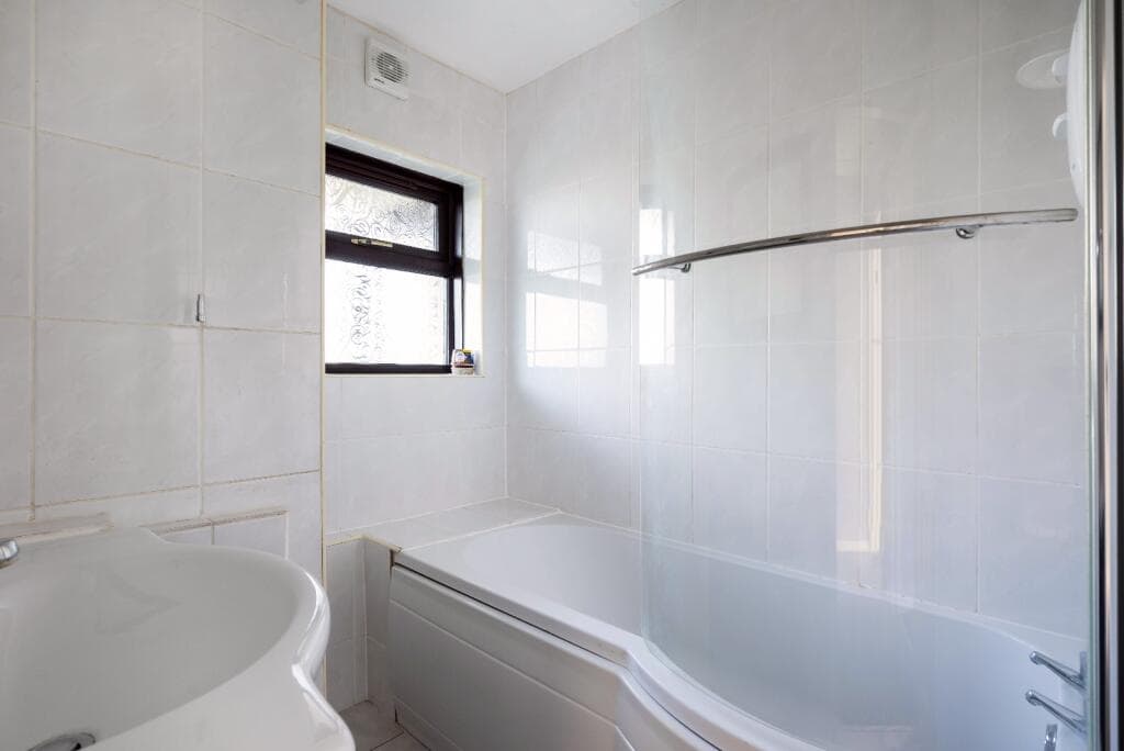 2 bedroom flat for rent in Wains Road, Dringhouses, York, YO24 Image 8