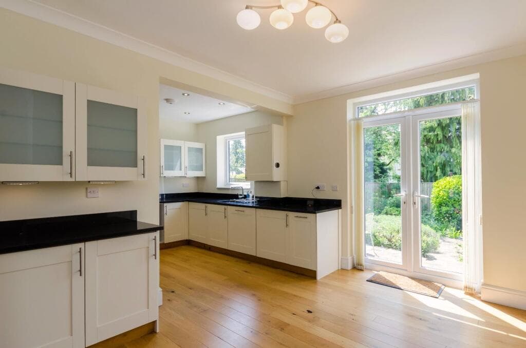 3 Bedroom Semi-Detached House For Rent In Westminster Road, York, Yo30 Image 3