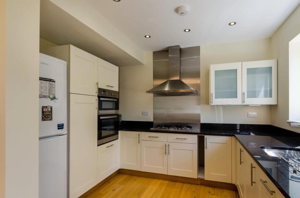 3 Bedroom Semi-Detached House For Rent In Westminster Road, York, Yo30 Image 5