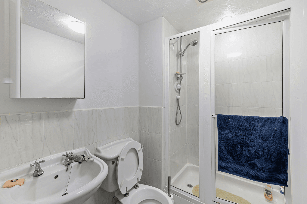 4 bedroom terraced house for sale in Landalewood Road, York, North Yorkshire, YO30 Image 4