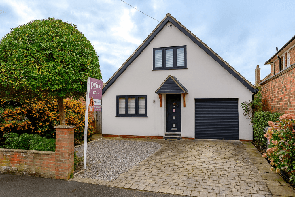 3 bedroom detached house for sale in Moorland Road, York, YO10 4HF, YO10 Image 4