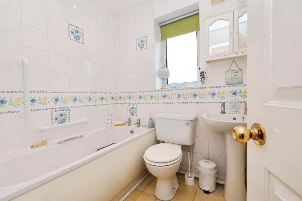 2 Bedroom End Of Terrace House For Sale In Tamworth Road, York, Yo30 Image 6