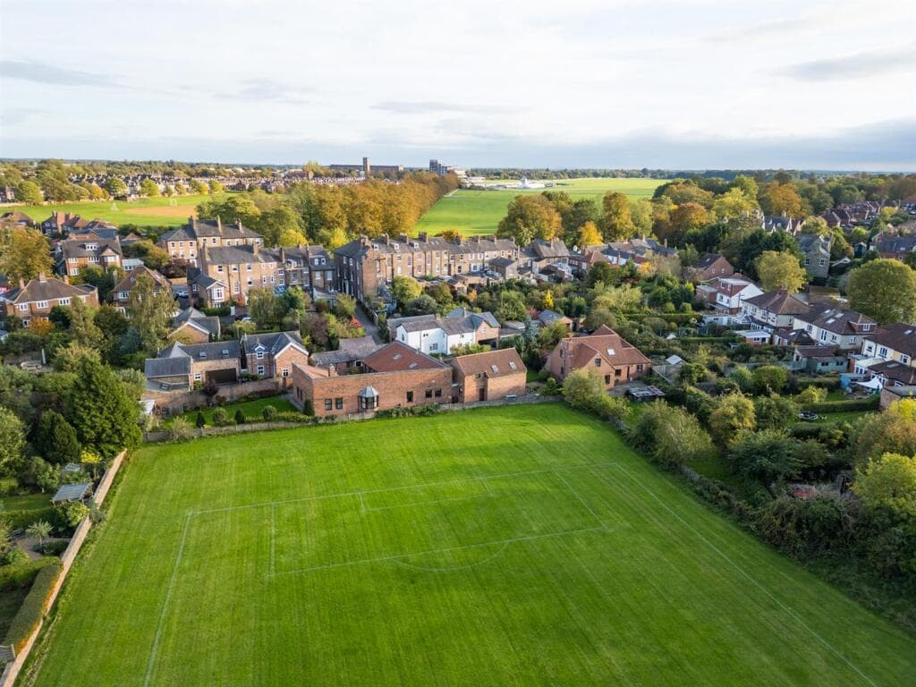 4 bedroom house for sale in 194a Mount Vale, York, YO24 Image 2