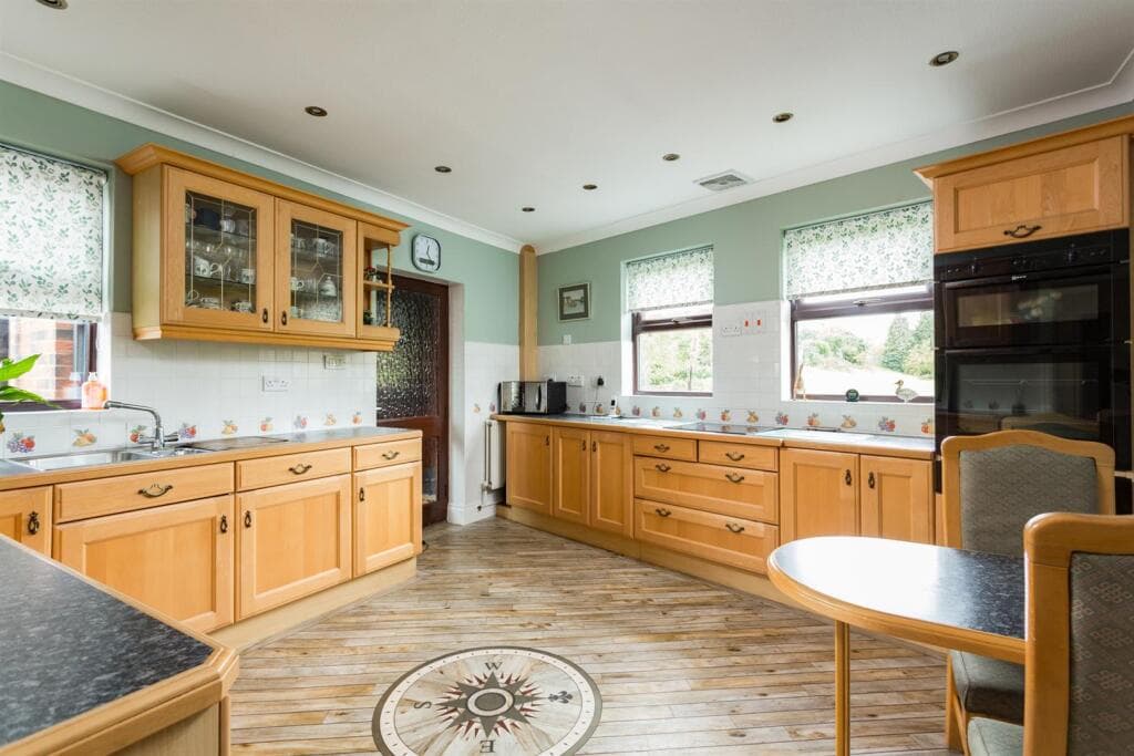 4 bedroom house for sale in 194a Mount Vale, York, YO24 Image 7