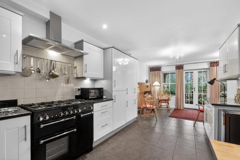 4 bedroom town house for sale in Dennison Street, York, YO31 Image 2