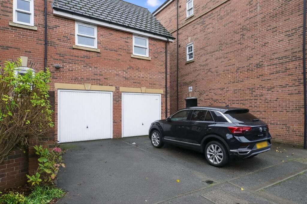 4 bedroom town house for sale in Dennison Street, York, YO31 Image 4