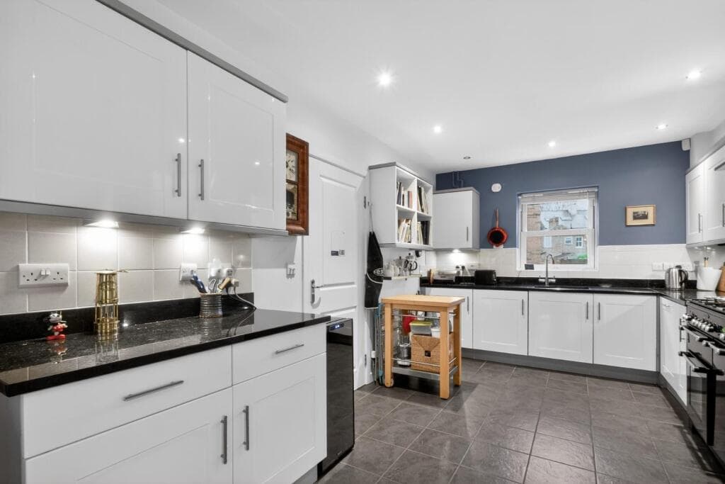 4 bedroom town house for sale in Dennison Street, York, YO31 Image 7