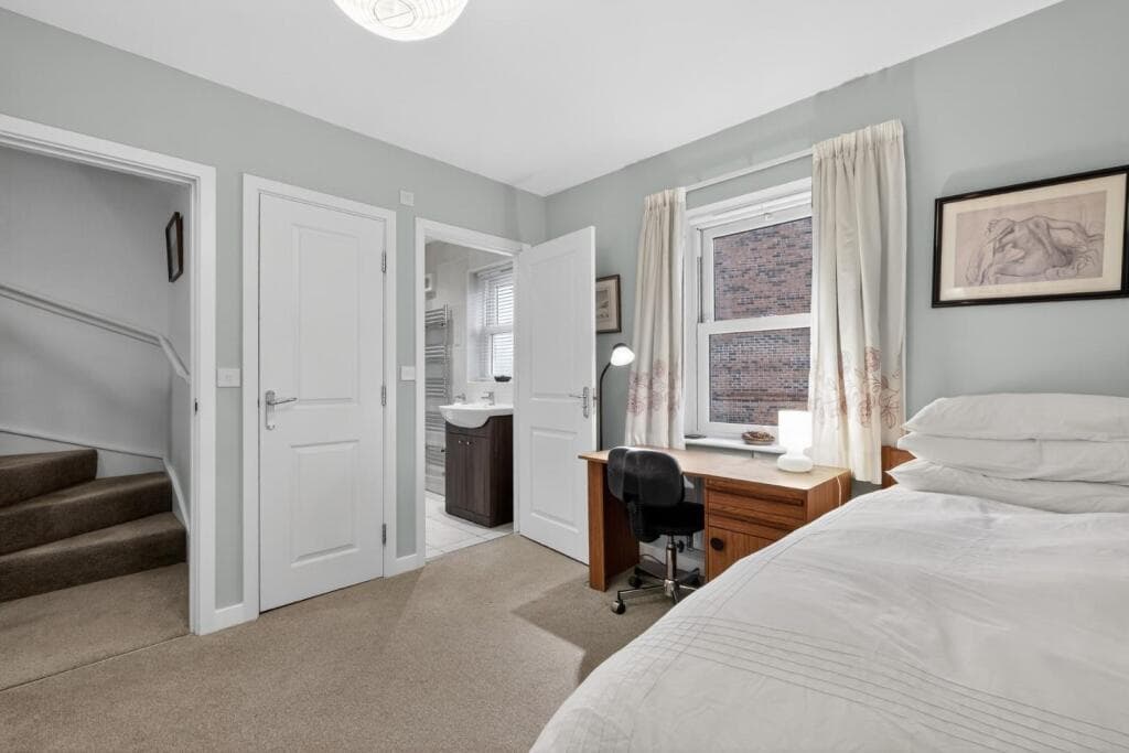 4 bedroom town house for sale in Dennison Street, York, YO31 Image 11