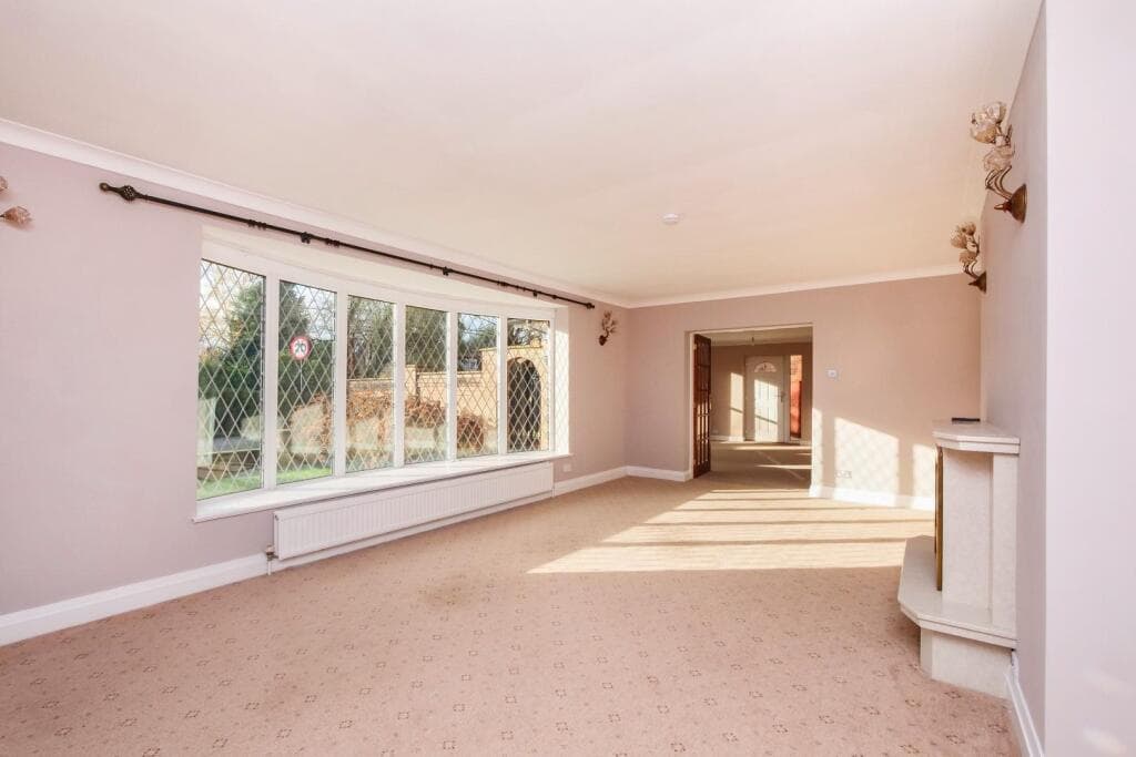 4 bedroom detached house for sale in The Horseshoe, York, YO24 Image 4