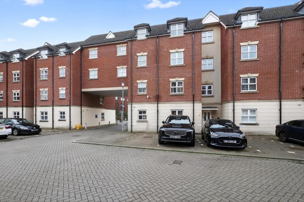 2 bedroom apartment for sale in Hallfield Road, York, YO31 Image 4