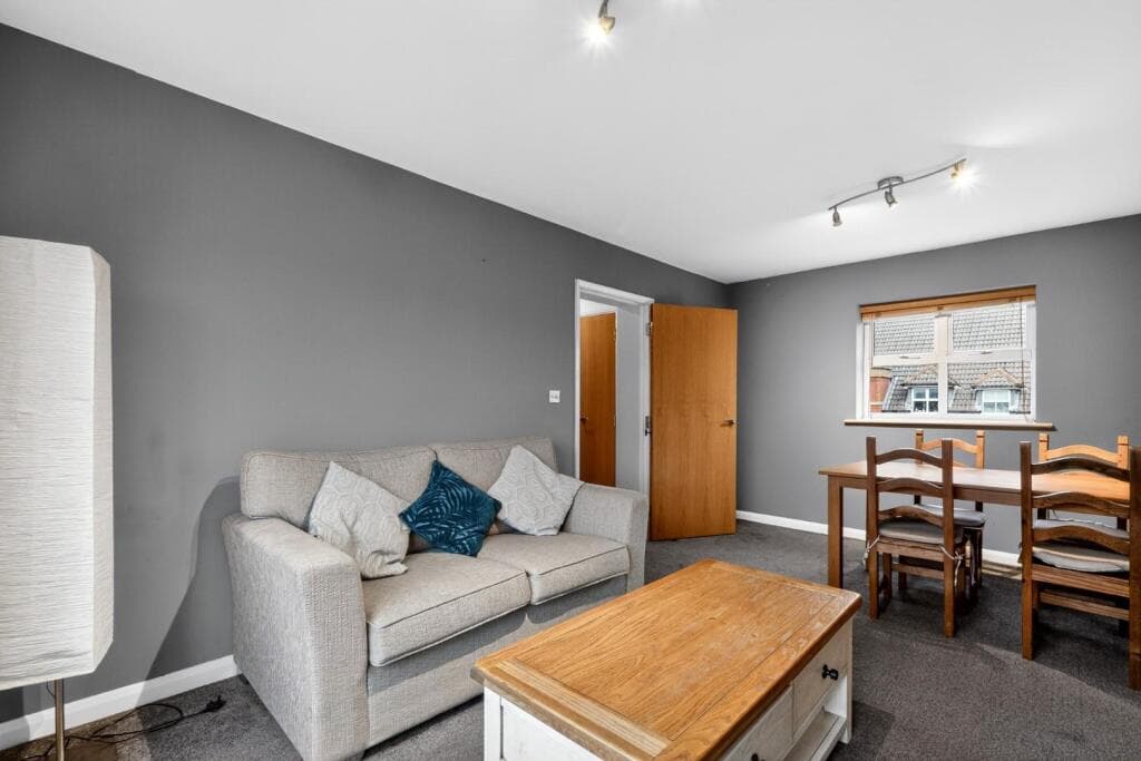 2 bedroom apartment for sale in Hallfield Road, York, YO31 Image 5