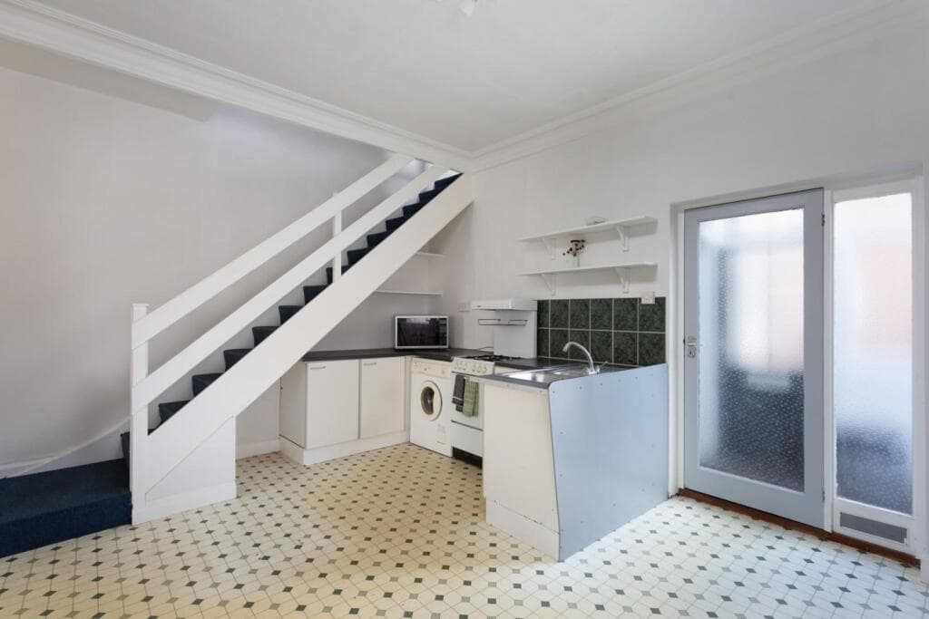 6 bedroom terraced house for sale in Wellington Street, York, YO10 Image 4