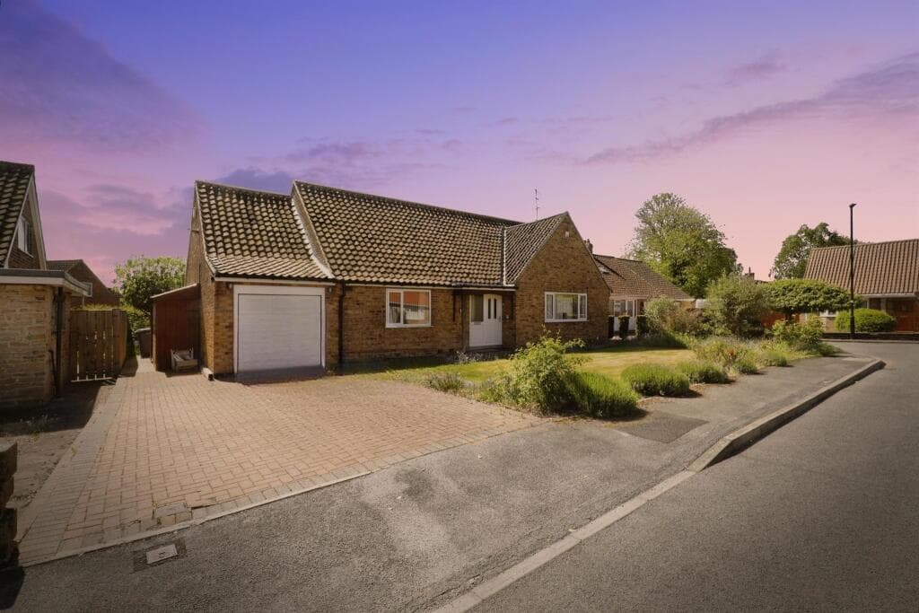 4 bedroom detached bungalow for sale in Sandstock Road, York, YO31 - Detached House in york